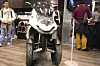 STYGGDOM: Ekte motorsyklister grøsser når de blir vist slikt som dette. Denne doningen har fire hjul, men kan fortsatt legges ned i kurver.