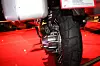 VOLDSOMT: Når man ser hvor dominerende kardangen er på Hondas Crosstourer kan det være like godt å skjule den under en sideveske. Utvilsomt mer praktisk enn kjede, men noen designmessig innertier er det ikke.