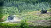, er det likheter mellom CV90-oppgraderingen og den kommende moderniseringen av Leopard 2, som blant annet handler om overgangen fra analoge til digitale vogner med kraftig forbedret ikt- og sensorkapasitet og stridsledelsesverktøy («battlefield management system», bms).Leopard 2A4-stridsvogna (til venstre) skal også gjennom en modernisering slik at den kan samvirke mer effektivt med den nye CV90-kampvogna (t.h).