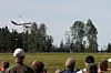 Sjelden lavtflyvning med Boing 737 under tretoppene.