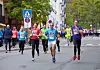 Farlig: Her kommer deltagere i Holmenkoll-stafetten løpende tidligere i år. Det brukes nanosølv i sportsutstyr og det kan vise seg å være skadelig for cellene våre.