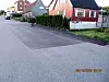 Uforutsigbare kostnader: Etter et lynnedslag bak denne hekken i Drammen måtte tre meter kabel byttes. Materiellet kostet 258 kroner, og kabelentreprenøren skulle ha 14 763 kroner for jobben. Men kommunen krevde at halve gata måtte reasfalteres – for den stive sum av 150 508 kroner. Totalpris: 165 529 kroner. Foto: Telenor