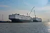 China Merchant Heavy Industry (CMHI) i Jiangsu er godt i gang med bygging av de neste skipene i Aurora-klassen. Her er Aurora i vannet foran nummer to av de 12 som skal levers fram til og med 2027. Foto: Höegh Autoliners