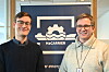 Gründerselskapet H2Carrier, her representert ved Sebastian Kihle (til venstre) og Ove Tidemann Rylandsholm, har utviklet et produksjonsskip som de mener blir viktig i det grønne skiftet. Selskapet er med i energiklyngen Energy Valley på Fornebu.