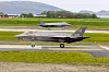 Ørland flystasjon vil igjen få besøk av blant annet italienske F-35-fly når øvelsen Ramstein Flag 2026 pågår i juni. På dette bildet fra 2023 tar et amerikansk F-35-fly av i bakgrunnen, mens et italiensk fly takser nærmest kamera.