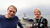 PSV-en Stril Mermaid ligger fortøyd utenfor hovedkontoret til Simon Møkster Shipping i Stavanger. Forsyningsskipet kom rett fra 5-årsklassing og gikk rett ut i arbeid etter et kort Stavanger-besøk. Teknologidirektør Tom Karlsen og administrerende direktør Anne Jorunn Møkster trosset regn og vind for fotografering.