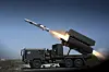 Kongsberg Defence & Aerospace er blant de som har fått støtte. De skal øke produksjonskapasiteten ved sin nye fabrikk i Kongsberg. Bildet viser et NSM missil som skytes fra launcher montert på lastebil.
