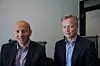 Administrerende direktør Geir Tønnesland i strømselskapet Los (t.v.) og konsernsjef John Arild Raaen i Enfo Group skal gjøre det mulig for flere enn den tradisjonelle energiintensive industrien å tjene penger på fleksibel strømbruk.