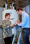 Nødvendig: Kreftforsker Tone Frost Bathen er veldig glad for at NTNU nå får NMR teknologi i verdensklasse. Kjernemagnetisk resonans teknologi (NMR) er avgjørende i kreftforskning. Her sammen med NTNU-forsker Finn Lillelund Aachmann. ⇥Foto: Ingvil Snøfugl