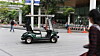 Forskere i Singapore at folk lar bilen stå, og i stedet bestiller en førerløs biltaxi. Her blir bilen testet ut på National University of Singapore.