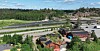 Modell av det planlagte solcelleanlegget ved den sørgående siden av E18 ved Stokke i Vestfold. På hitsiden av veien ligger Furulund Kro & Motel, som har solceller på taket fra før.
