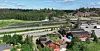 Modell av det planlagte solcelleanlegget ved den sørgående siden av E18 ved Stokke i Vestfold. På hitsiden av veien ligger Furulund Kro & Motel, som har solceller på taket fra før.