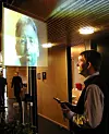 VIDEOBESKJED: Send en videobeksjed til kona om at du blir forsinket hjem til middag. Bildet er hentet fra Telenors fremtidshus, som ble demontert og havnet på museum i Limmehammer.