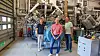 Driftssjef Artur Gunnarsson (t.v.) ved Astra Zeneca i Göteborg, energiansvarlig ved anlegget Martin Johansson og salgssjef Roger Myrvang i Olvondo Technology. På tross av masse problemer mener Astra Zeneca at de norske Stirling-baserte varmepumpene er riktig teknologi, spesielt nå når den nye tredjegenerasjons-pumpen går så bra som den gjør.