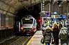 Togene går tett gjennom Nationaltheatret i morgenrushet. Ifølge Bane Nor kan små forsinkelser raskt forplante seg til store deler av trafikken.