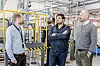 Teknologidirektør Håvard Husby (t.v), Hammad Majeed, som er direktør for strategisk innovasjon og forskning, og administrerende direktør Odd Strømsnes sier at det er utfordrende å få tak i kompetanse når oljeindustrien går på speed og suger opp folk og tilbyr høye lønninger. Men krise er det ikke. Foto: Tore Stensvold
