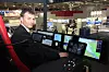 Forskningsdirektør Ove Bjørneseth i Vard Electro i kapteinsstolen på deres integrerte broløsning. Besøkende sto i kø for se nærmere på SeaQ Bridge.