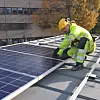 Sommertid kan lønne seg for dem som har solceller på taket. Foto: Bane Nor