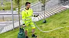 Flatla justerer vanntrykket ved hjelp av fjernkontrollen. Foto: TUM Studio