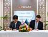 Dong-hyeon Kim, leder for LS Business Group i Hanwha Aerospace, og Kusti Salm, administrerende direktør i Frankenburg Technologies, undertegnet denne uken intensjonsavtalen under World Defense Show 2026 i Riyadh i Saudi-Arabia. Foto: Hanwha