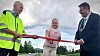 Amalie Barbøl åpnet den nye gang- og sykkelveien sammen med fylkesråd Olav Skinnes og ordfører Hans Kristian Solberg i Enebakk kommune.