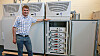 Miljøbatteri Kranbatteriet som teknisk direktør i Grenland Energy AS, Dr Lars Ole Valøen viser frem, er ganske mye større enn et bilbatteri. Systemet skal installeres i et av Grieg Star Shippings båter. Men så er miljøgenvinsten også voldsomt mye større