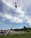 En 20 meter lang RStandard komposittstolpe veier bare 750 kilo og kan fraktes med de minste helikopterne. Eventuelt i moduler på vanlige lastebiler.
