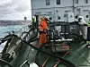 Kystverkets fartøy under testen, med Edvard Grieg-plattformen i bakgrunnen. Foto: Lundin