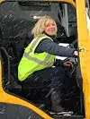 Margrethe Snekkerbakken i første test av Autonome brøytebiler i 2017 på Fagernes lufthavn. Foto: Avinor
