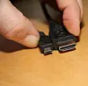 MHL-kabler har USB i ene enden og HDMI i andre.