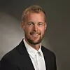 EGENDESIGNET: – Vi har designet kretskortet selv, slik at det gjør spesifikt det vi ønsker. Vi følger prinsippene knyttet til «security by design» fordi skal man garantere sikkerhet må man ha kontroll, forteller CTO i ZioT Solutions, Henrik Pedersen. Foto: Helle K. Hagen AS