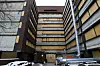 S-BLOKKEN: Bomben førte til omfattende skader på flere av regjeringskontorene. Spesielt høyblokka, R4, S-blokken og Y-blokken ble rammet. Bildet viser S-blokken. Den huset Helse- og omsorgsdepartementet og Arbeidsdepartementet, som er to av sju departementer som har fått nye midlertidige lokaler etter angrepet.