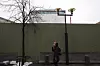 ELLER UTDATERT? Andre har tatt til orde for at riving vil kunne gi mer funksjonelle bygg, og at sikkerhetstiltakene kan integreres i byggene istedenfor at man må stenge av gatene rundt. Siden i fjor høst har slike midlertidige vegger sperret regjeringskvartalet for folk flest.