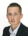 ADVARER: Rådgiver i Forbrukerrådet, Hans Marius Graasvold, oppfordrer kjøpere av side by side kjøleskap til å montere vannlås samtidig som kjøleskapet installeres i hjemmet.¿ Forhandlerne plikter også å opplyse kundene om at dette skal gjøres, sier han.