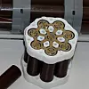 Battericellene er satt sammen med nye forbindelser som skal gi mindre tap og bedre effektutnyttelse. Cellene er av typen 18650. Foto: Fraunhofer-instituttet
