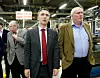 MØTER INDUSTRIKRAV: Statsminister Jens Stoltenberg åpner opp for rullerende permittering. Han besøker Sauda sammen med LO-leder Roar Flåthen i dag. Her fra et besøk hos Kongsberg Automotive i forrige måned.
