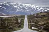 Det er rekordlite snø i fjellet i Sør-Norge i vår – og lave snøreserver til vannmagasinene. Mye regn i vinter, også høyt til fjells, gjør at strømprisen ikke går til værs.