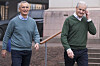 Statsminister Jonas Gahr Støre (Ap) og finansminister Jens Stoltenberg (Ap) utenfor Statsministerens kontor før regjeringens budsjettkonferanse tidligere i år.