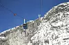 Pendelbane: Loen Skylift er en såkalt pendelbane der den ene vognen går opp når den andre går ned. Vi ser Hoven Restaurant på stupet.