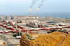Et raffineri på Irans South Pars-gassfelt, avbildet i 2019. Infrastruktur tilknyttet dette feltet vil trolig ta flere år å reparere, ifølge et notat fra Rystad Energy.