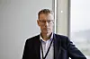 Jernbanedirektør Knut Sletta har sagt opp jobben etter å ha undertegnet kontrakt med det private almennings-selskapet på Hadeland, der han både er oppvokst og bor.