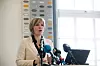 Konkurransedirektør Christine B. Meyer under pressekonferansen i asfaltsaken 17. oktober der hun kunngjør at Veidekke vil slippe å betale et gebyr på 270 millioner kroner mens NCC må betale et gebyr på 165 millioner.