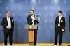 Næringsminister Jan Christian Vestre på pressekonferanse om norsk batteristrategi. Beyonder-gründer Svein Kvernstuen t.h og administerende direktør i Morrow Batteries, Lars Christian Bacher t.v. Foto: Terje Pedersen