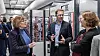 – Vi mener fortsatt Norge og ikke minst Midt-Norge er velegnet for batteriproduksjon, sier Elinor-sjef Arne Fredrik Lånke. Her er han på åpningen av Sintefs batterilab i februar, i samtale med forskningsleder Ingeborg Kaus i Sintef (til venstre) og NTNU-professor Ann Mari Svensson.