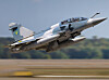 Et Mirage 2000 kampfly med ukrainsk merking tar av fra en flyplass i februar 2025.