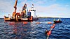 Her er gjengen fra SubConnected i gang med å legge ut sin nye høyspentkabel.