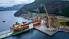For første gang i verden ble denne metoden brukt for ilandsetting av et stort skip. Curlew FPSO blir her trillet i land fra tungløftfartøyet ved hjelp av 748 hjulpar. Foto: Øyvind Gravås / Woldcam