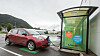 Eldre Nissan Leaf ved hurtiglader.