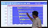Direktør Ryoo Yong-gyu i Earthquake and Volcano of the Korea Monitoring Division snakker foran en skjerm som viser seismiske bølger som ble målt i Soeul i Sør-Korea 9. September 2017.