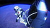 Felix Baumgartner brøt lydmuren i fritt fall etter et hopp fra 39045 meters høyde søndag.
